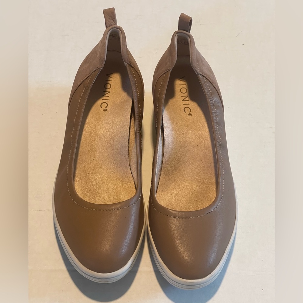 Vionic shoes women’s‎ size 7.5 tan pre-owned condition